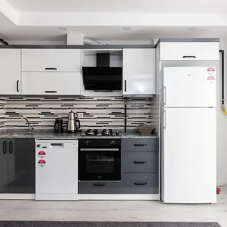 Apartment 1-kaleici Ve Markantalya'ya Yakin Bueyuek Ev
